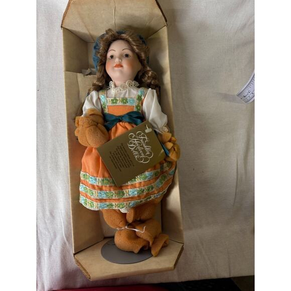Franklin Heirloom Collection 13in Gretel by Carol Lawson 1986 Porcelain Doll NWB - Picture 3 of 5